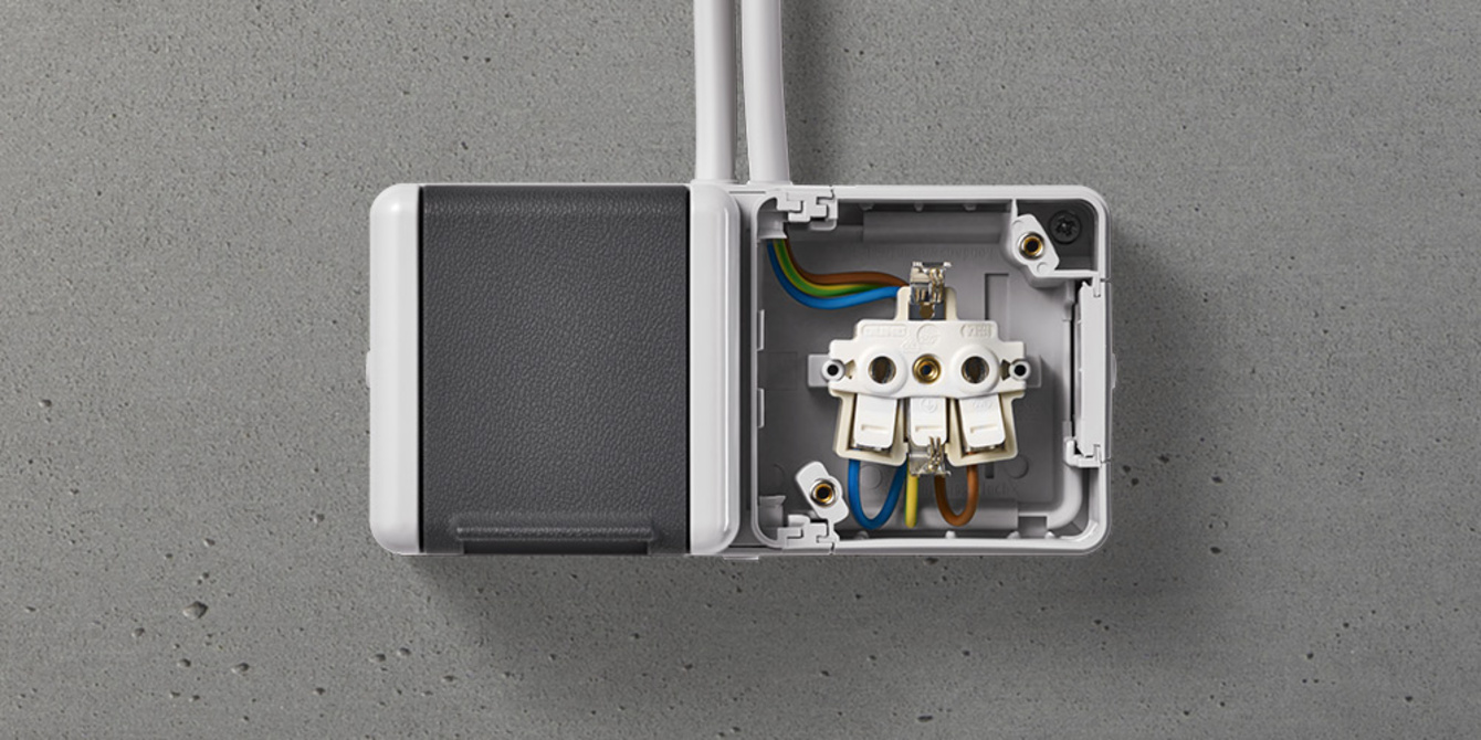 Doppelsteckdose mit Trennsteg bei NEO Elektro Solution GmbH in Dresden